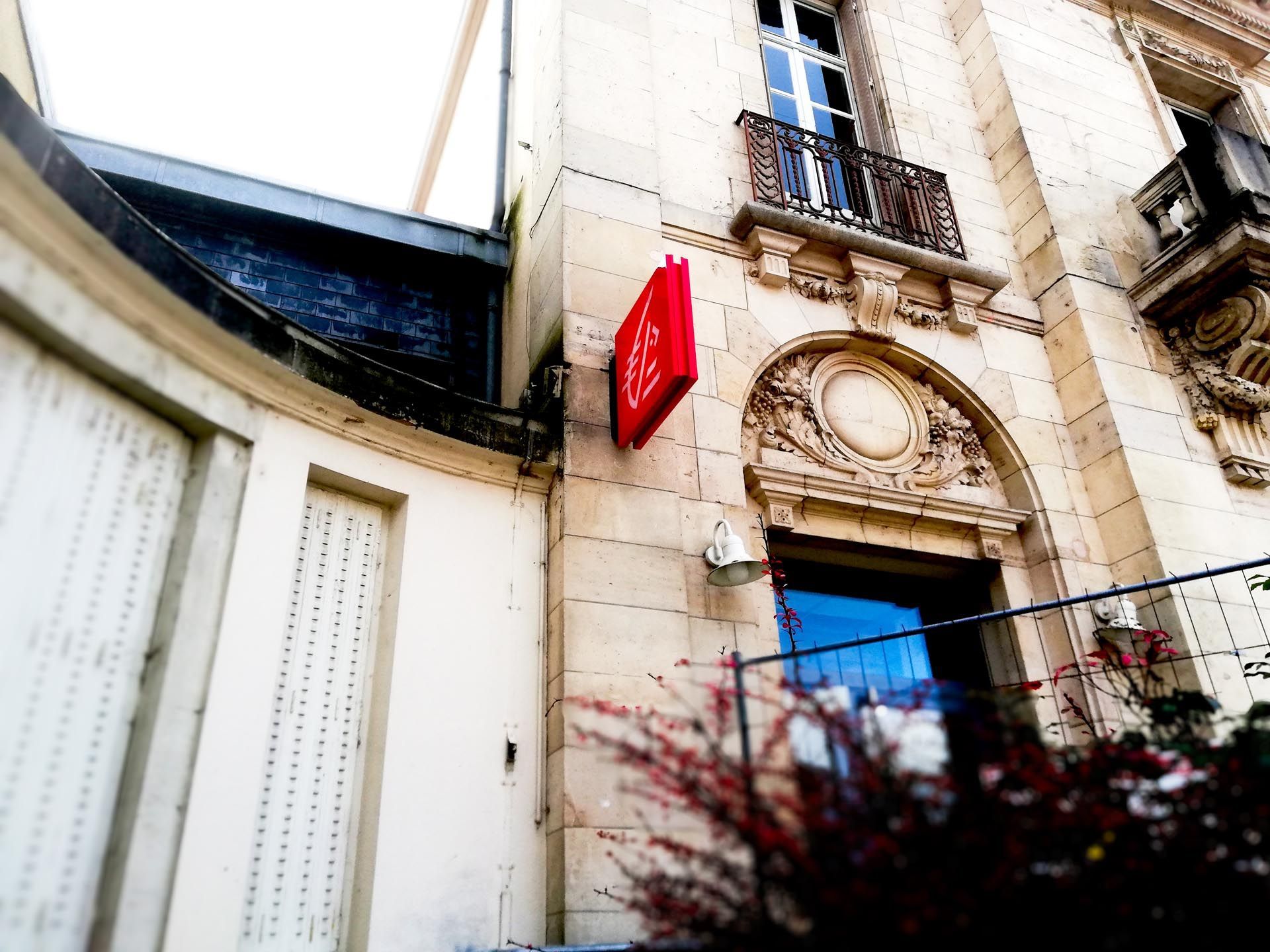 Drapeau lumineux Caisse d'Épargne