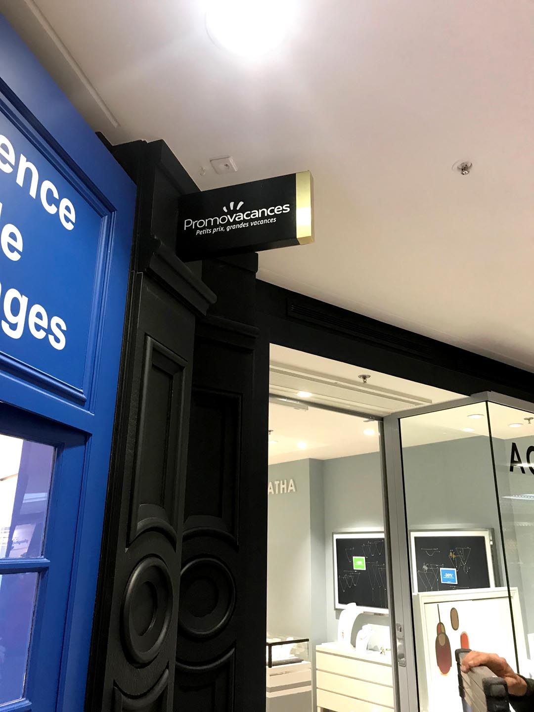 Drapeau lumineux laiton agence voyage