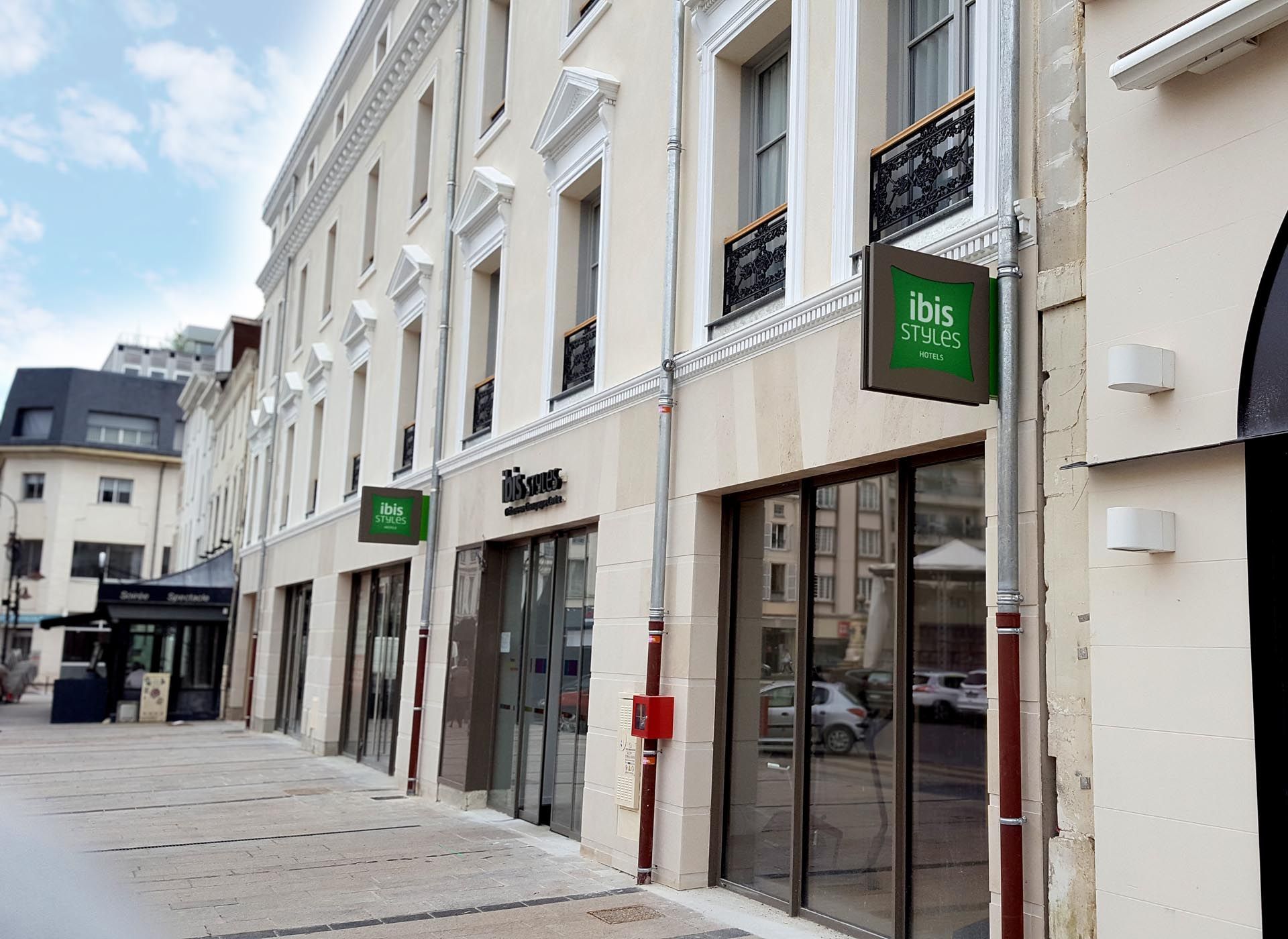 Ibis Style lettrage peinture