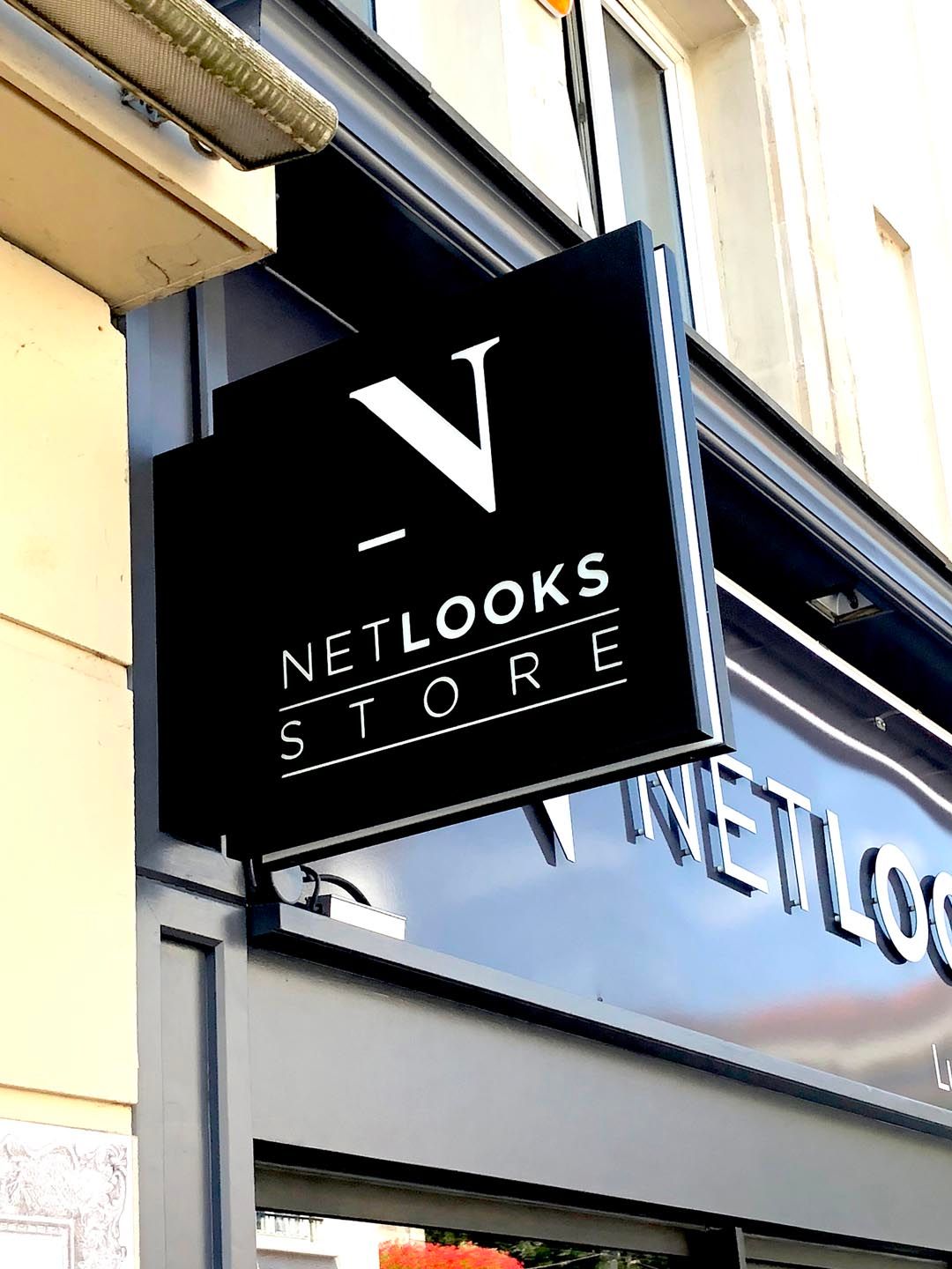 Enseigne drapeau lumineux