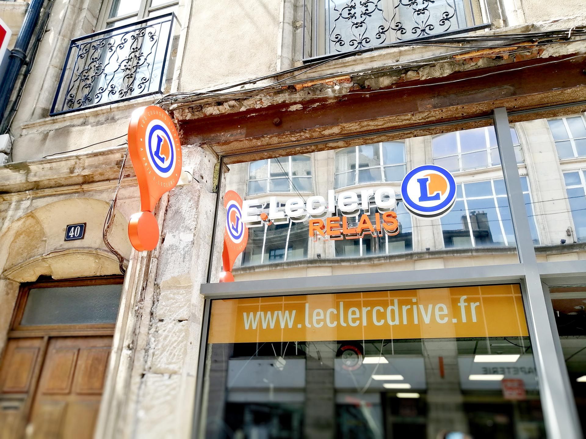 Enseigne drapeau lumineux Leclerc
