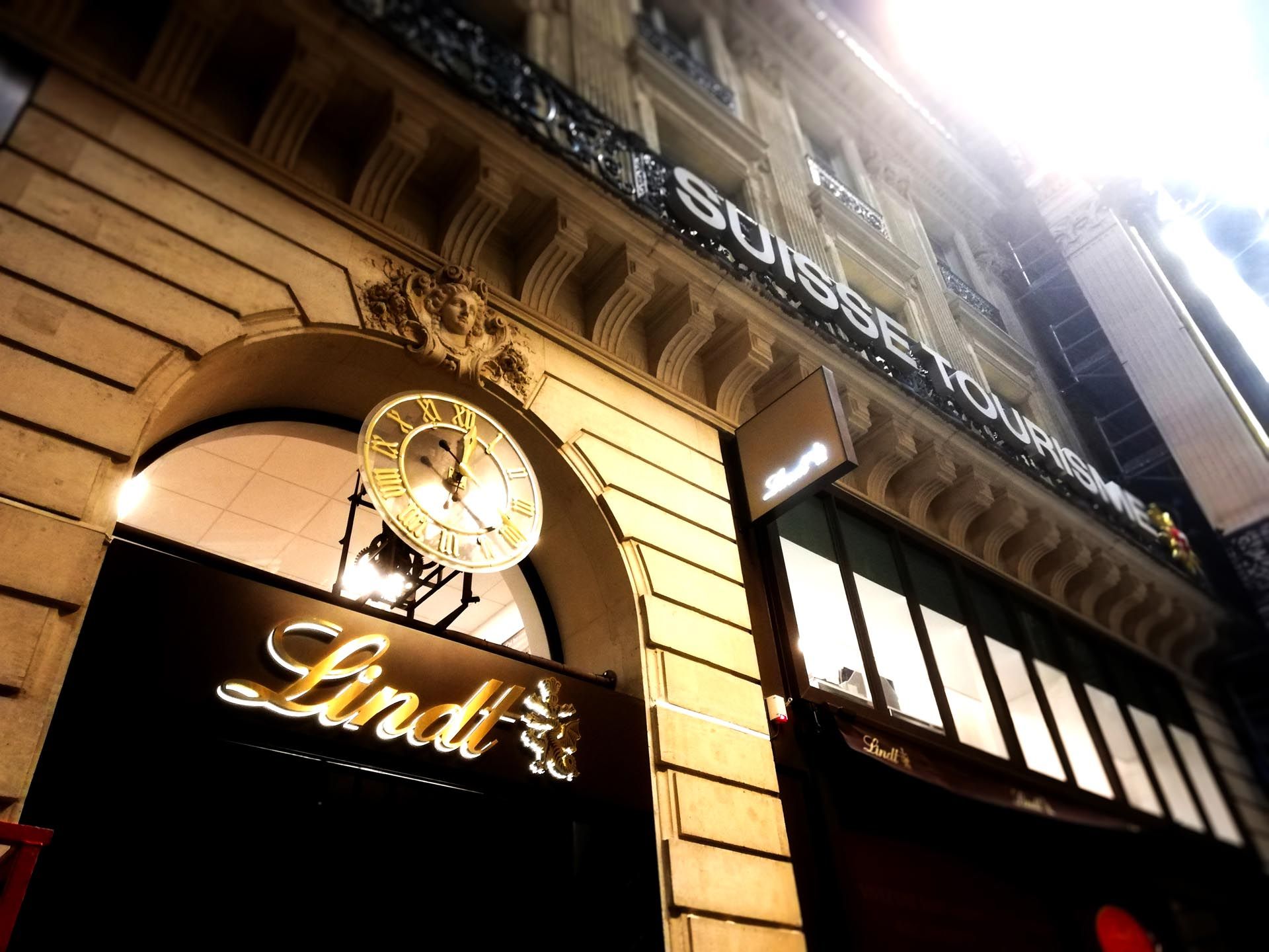 Enseigne Lindt retroeclairée