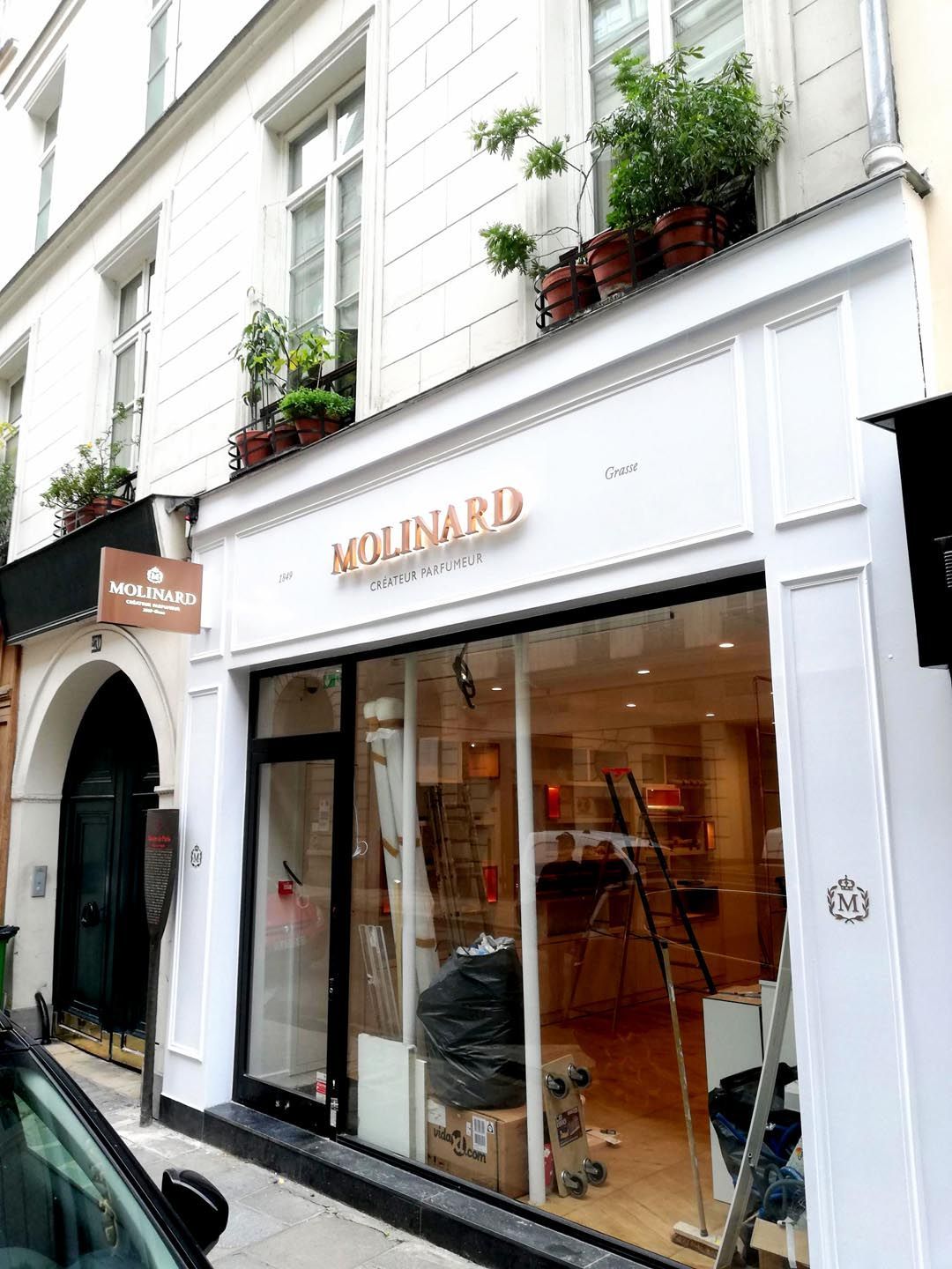 Enseigne lumineuse drapeau Molinard