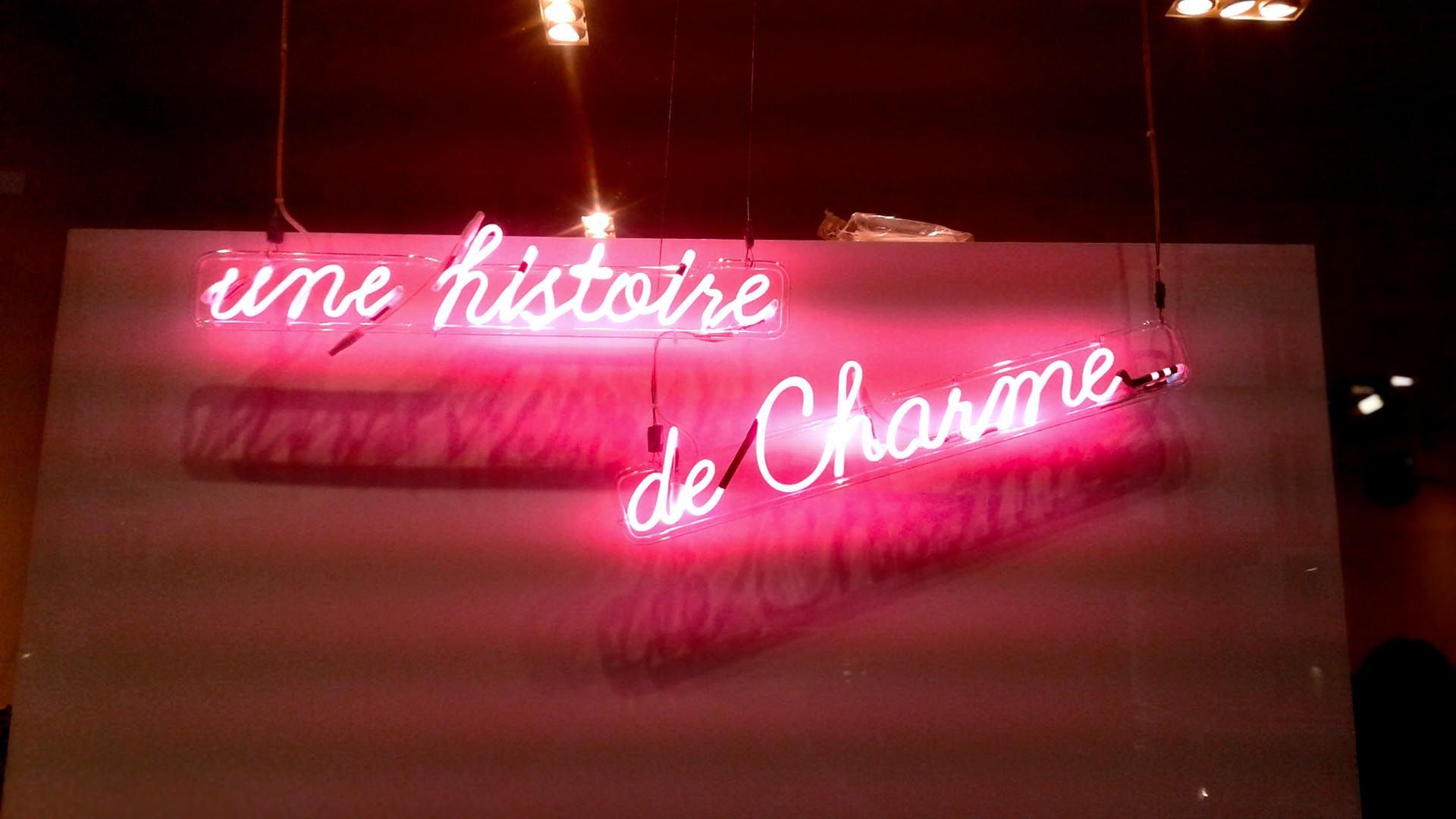 Enseigne néon vintage boutique Lyon