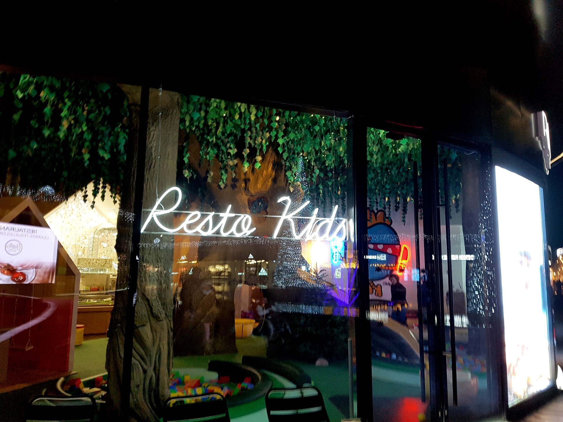 Enseigne tube néon Resto Kids