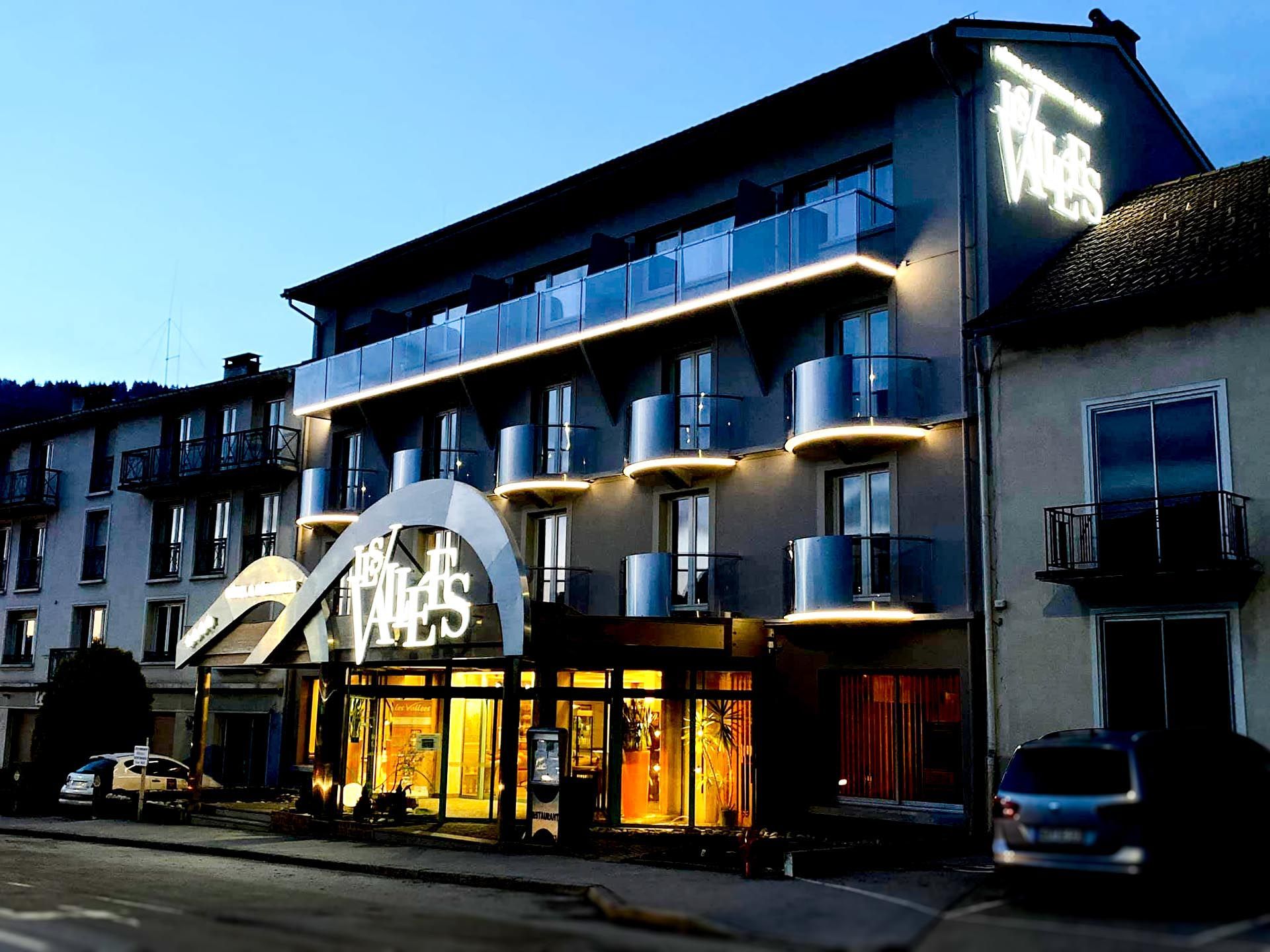 Enseigne lumineuse typographie fine stylisée