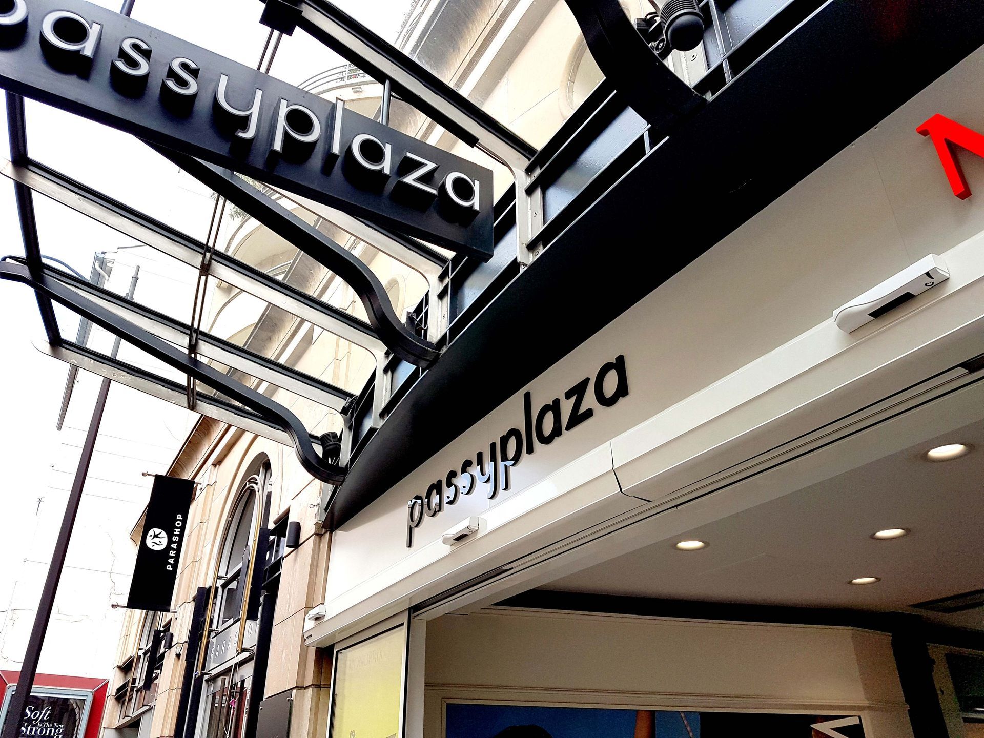 Enseignes lumineuses Passy Plaza