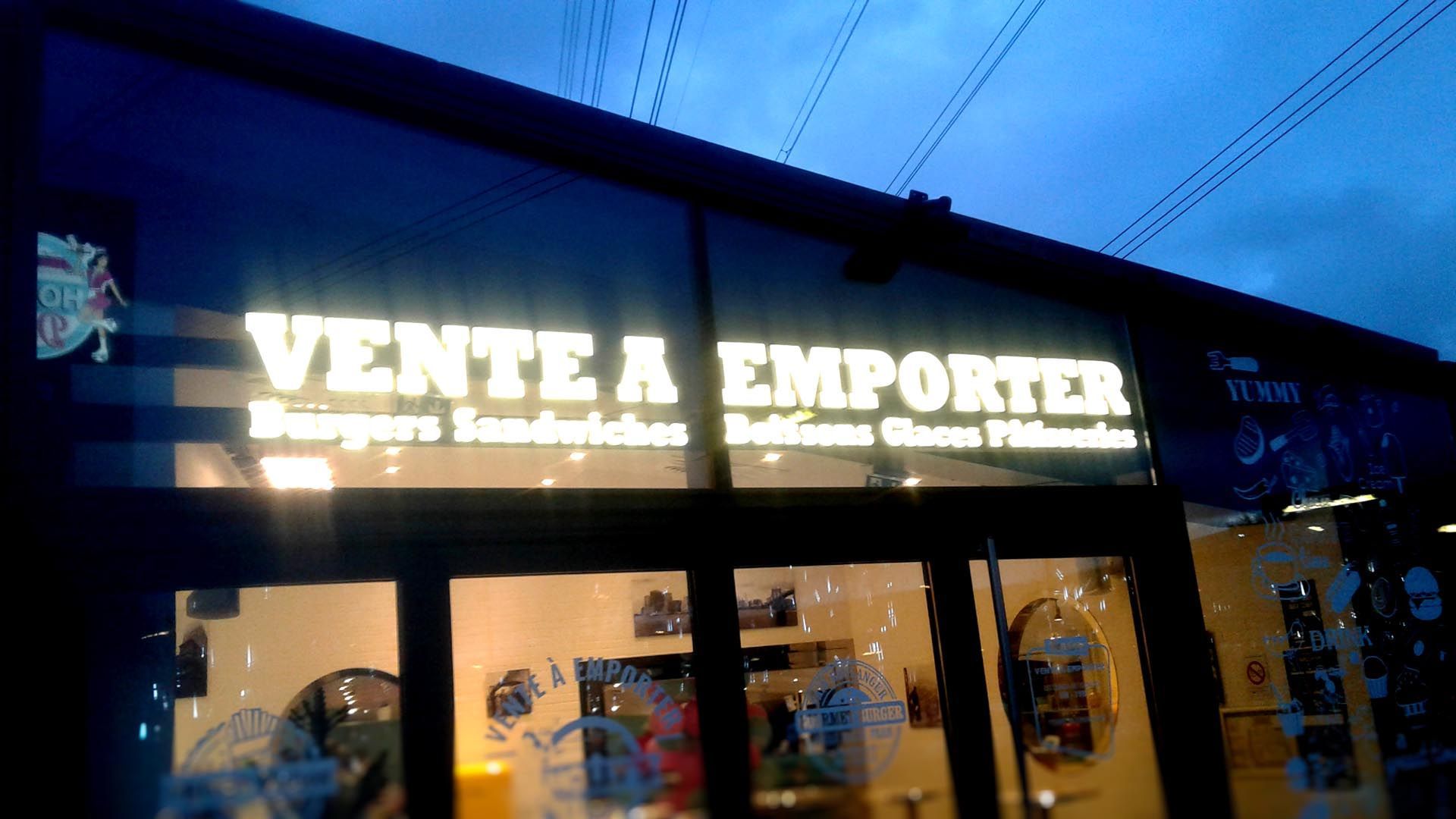 Lettres lumineuses relief Holly's Diner