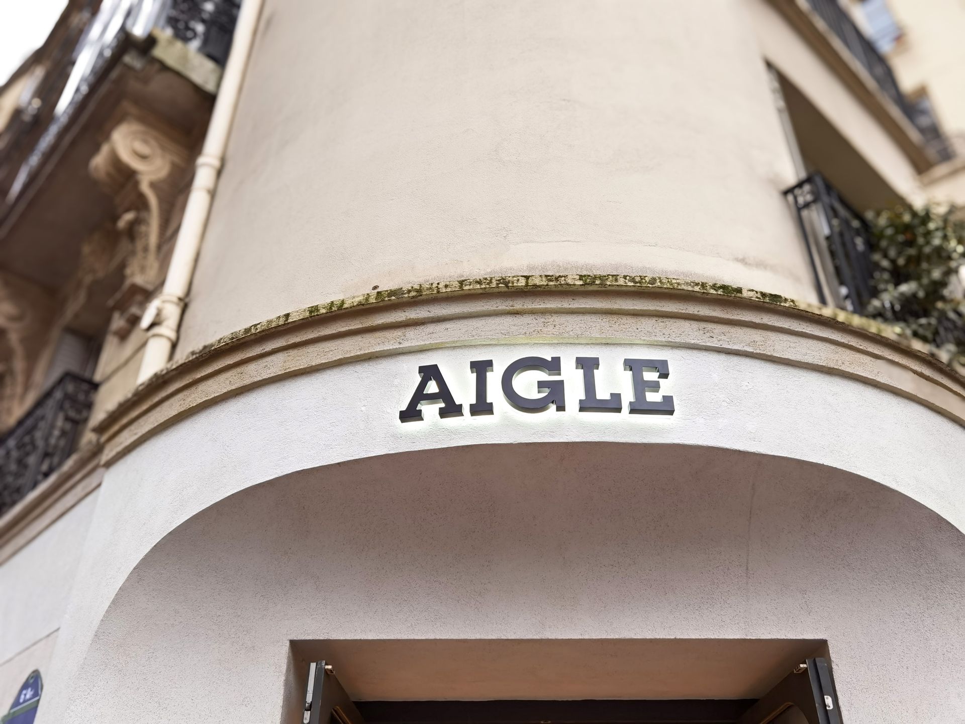 Lettre rétroéclairée boutique Aigle