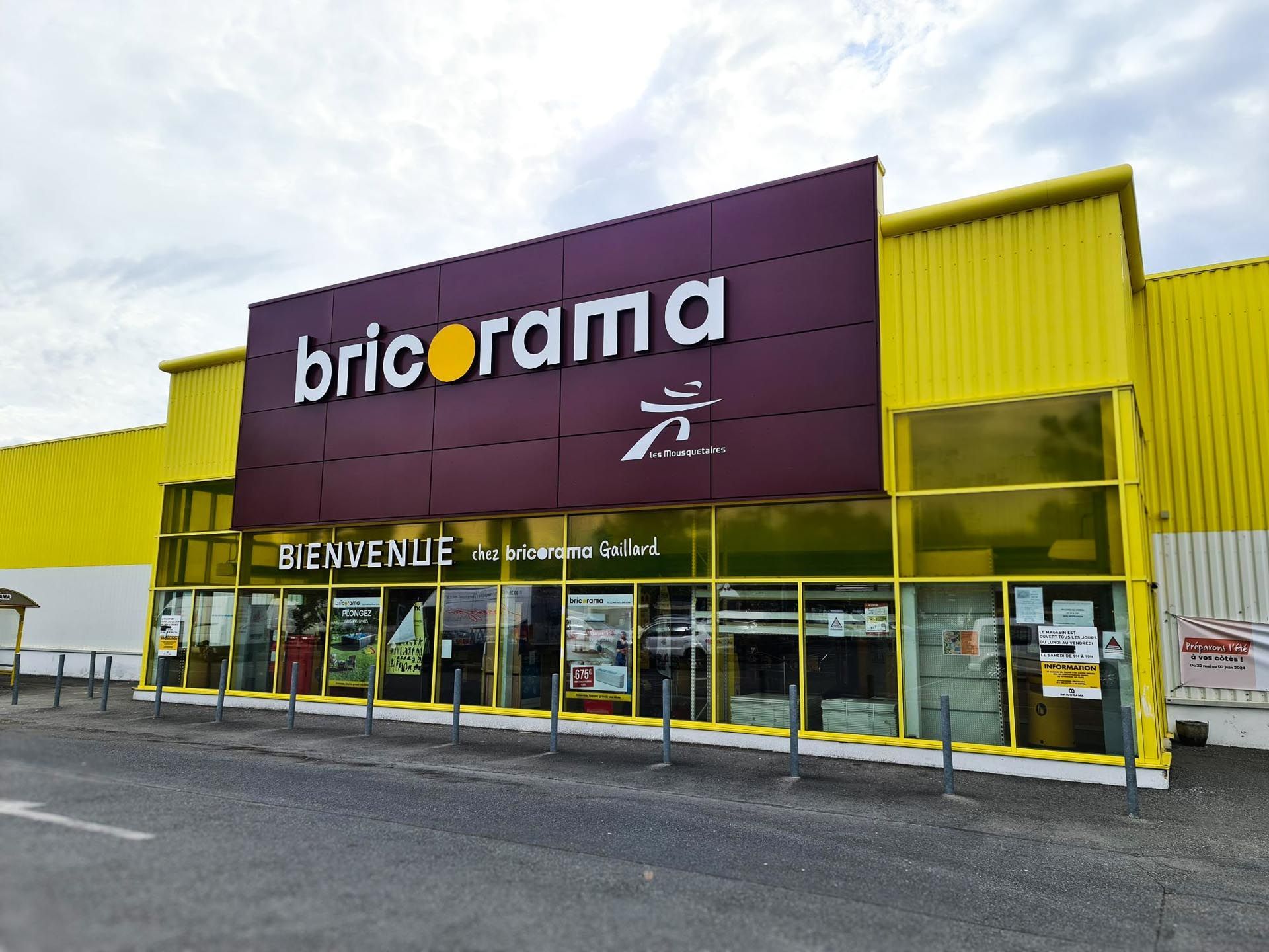 Lettres boîtier lumineux Bricorama façade