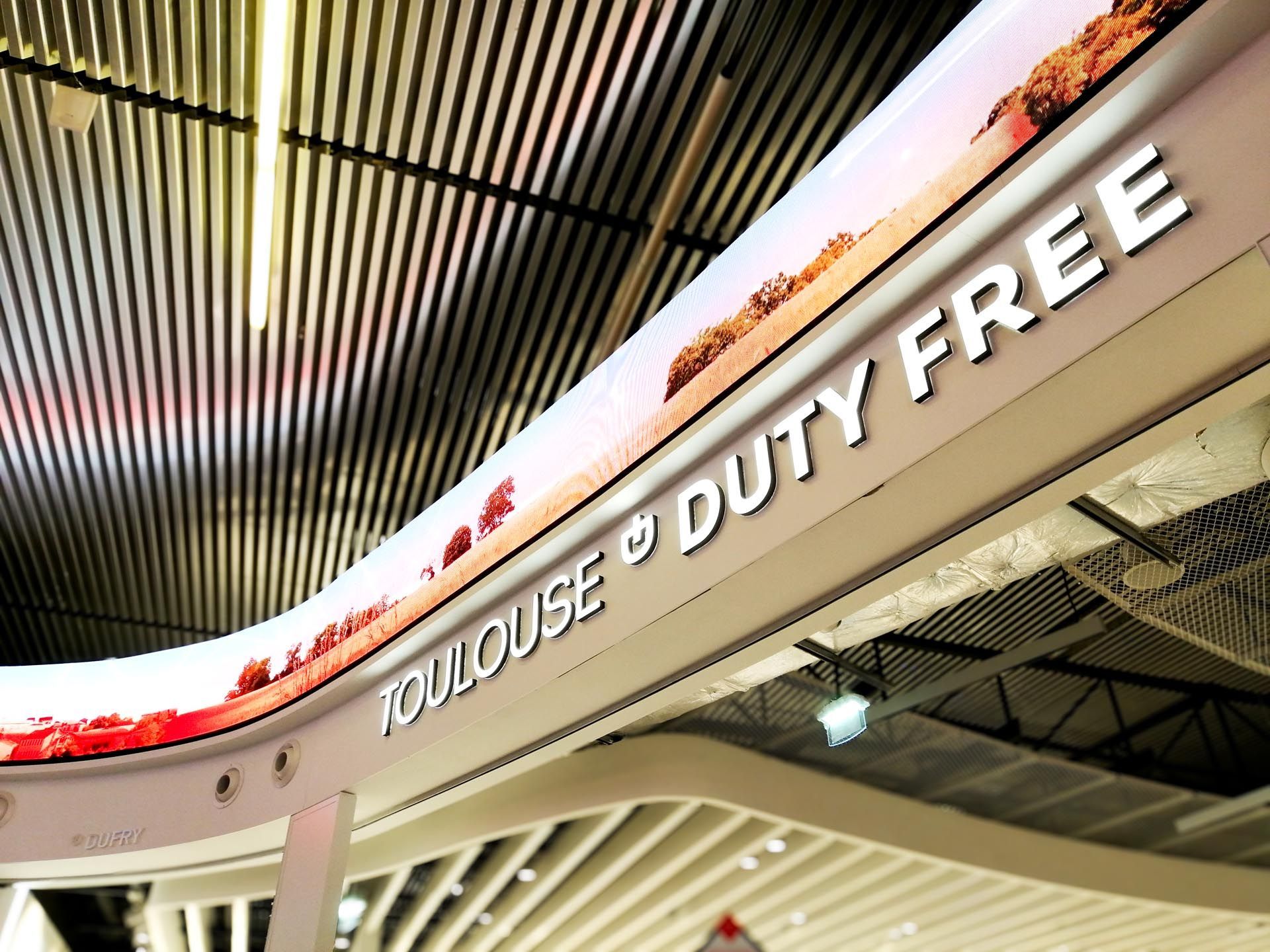 Lettres boîtiers aéroport Toulouse duty free 