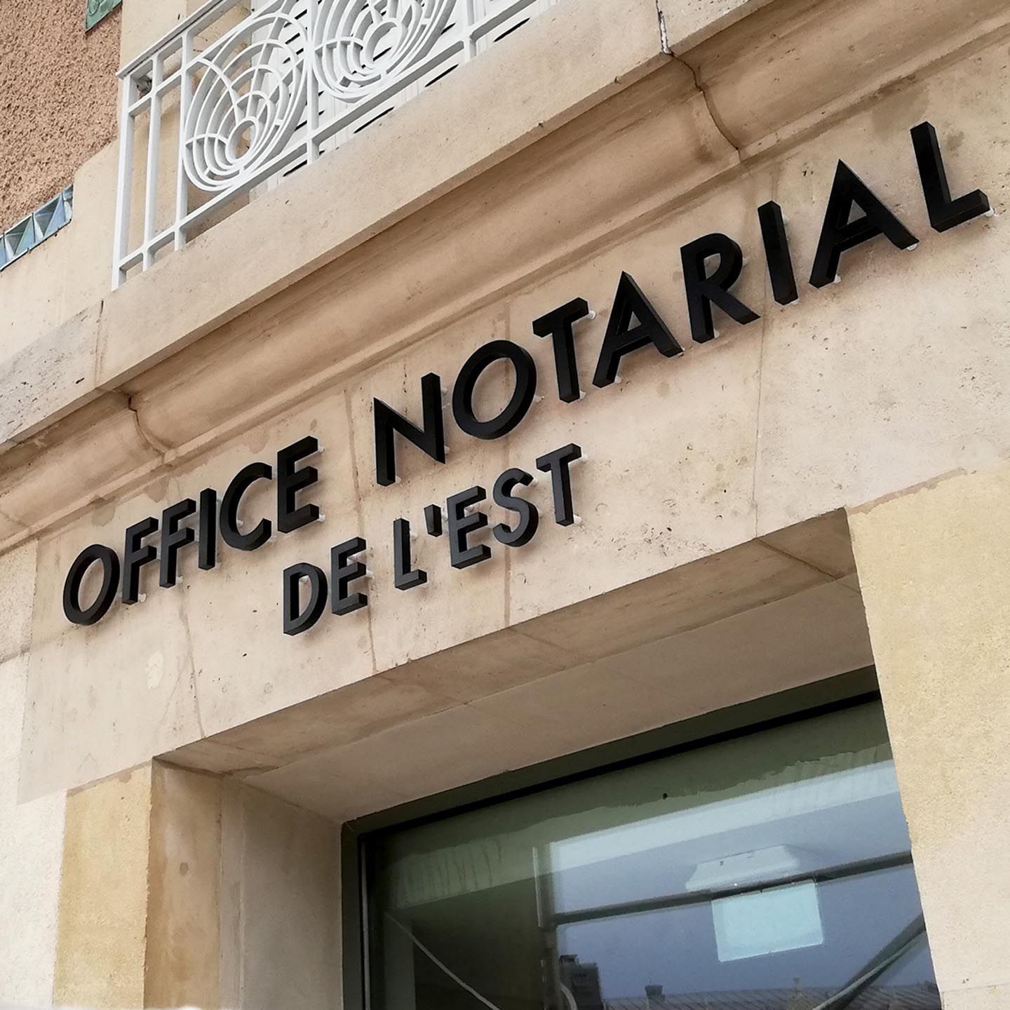 Lettres découpées métal non lumineuse notaire
