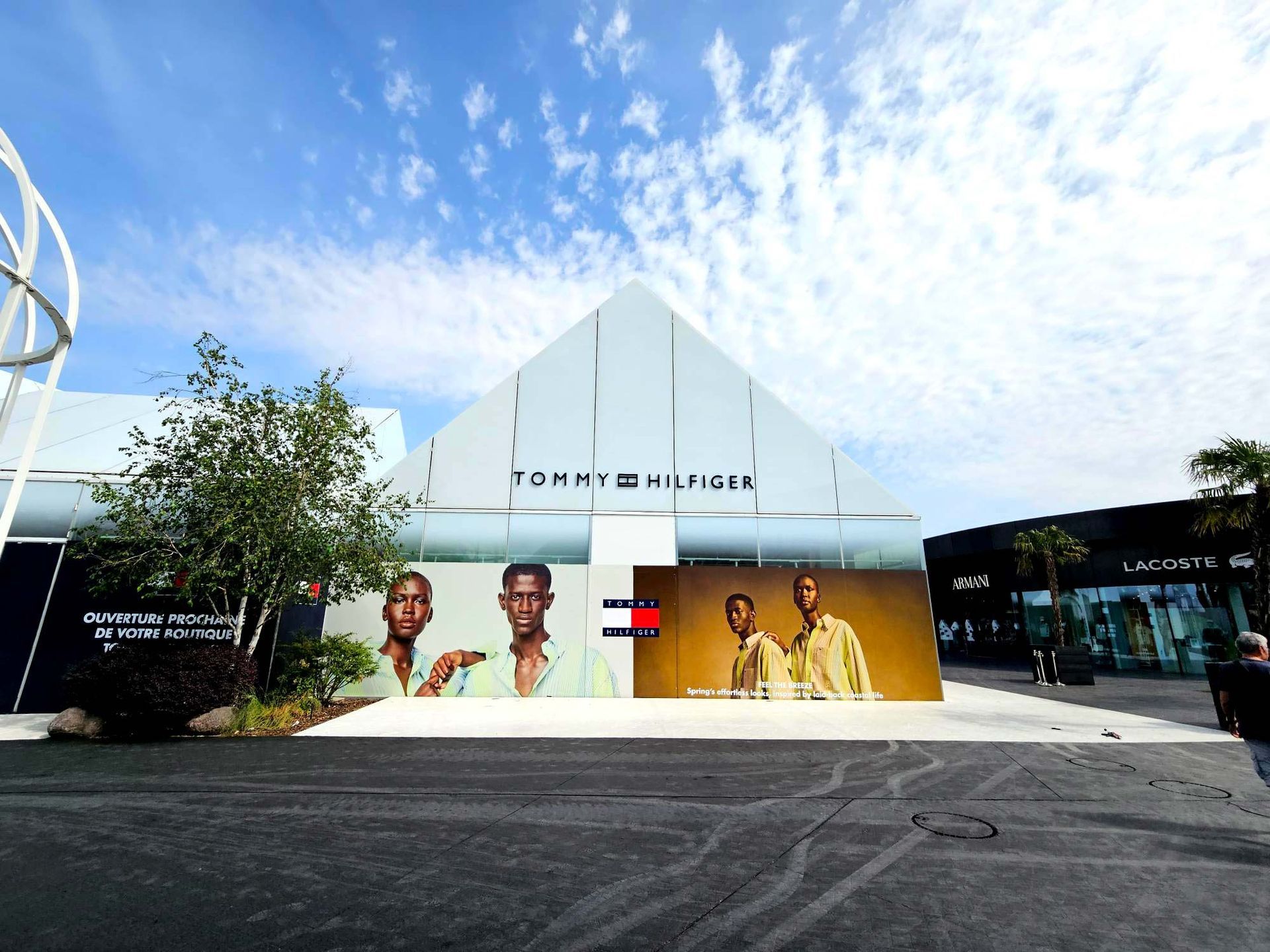 Lettres découpées plexi noir Tommy Hilfiger