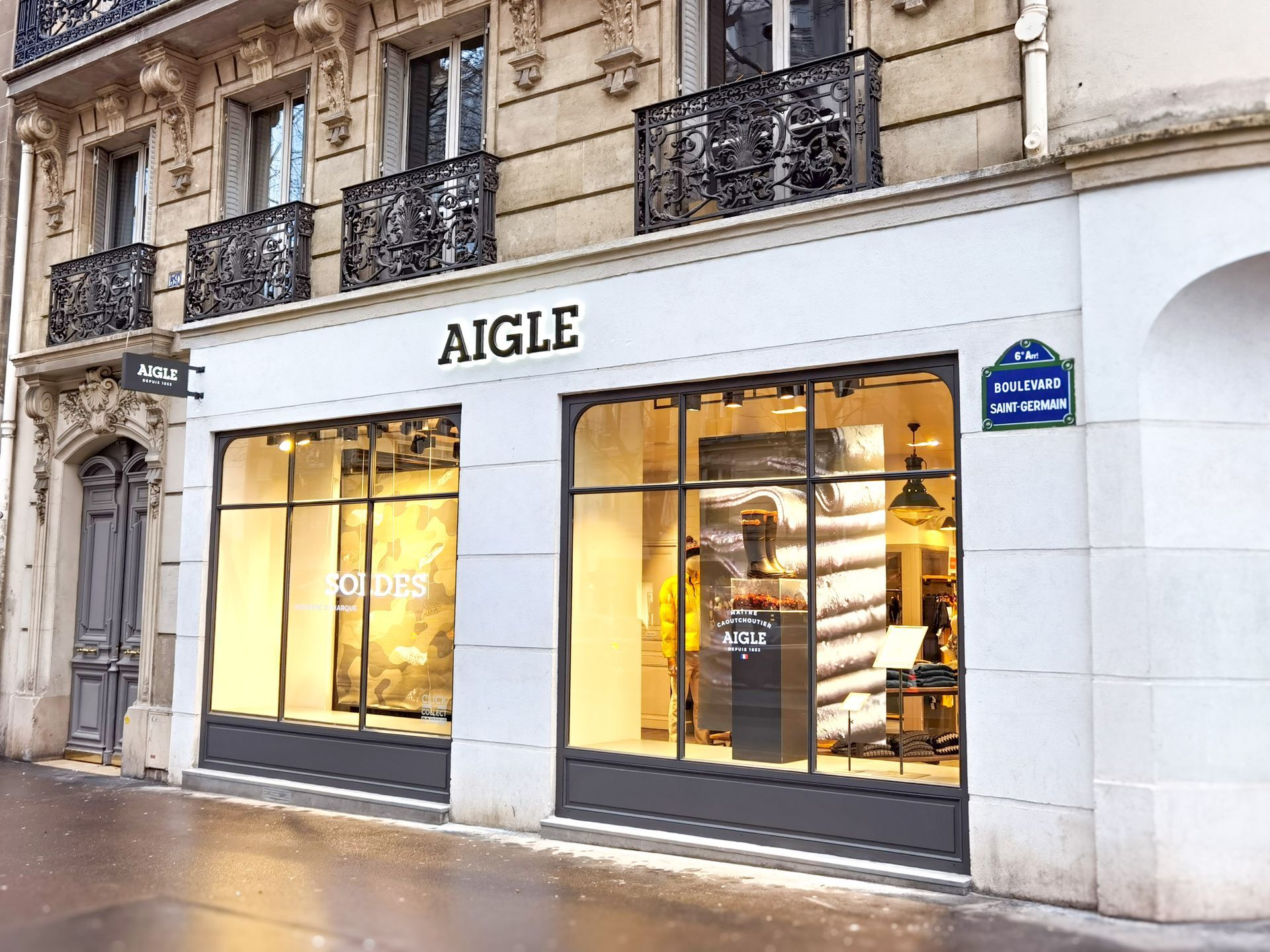 Logo rétroéclairé boutique Aigle