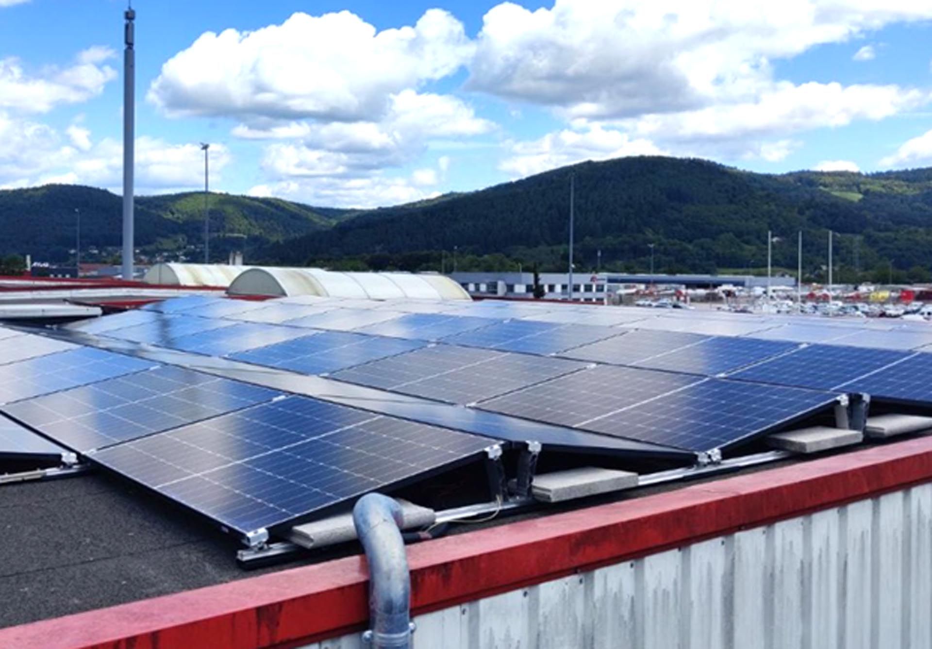 Toiture panneaux photovoltaïques, site de Saint Nabord