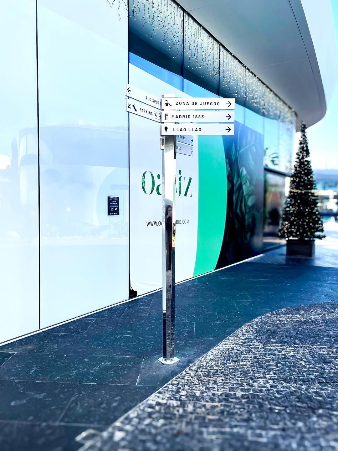 Mats inox poli miroir flèches Altuglas chants inox texte adhésif découpé Oasiz