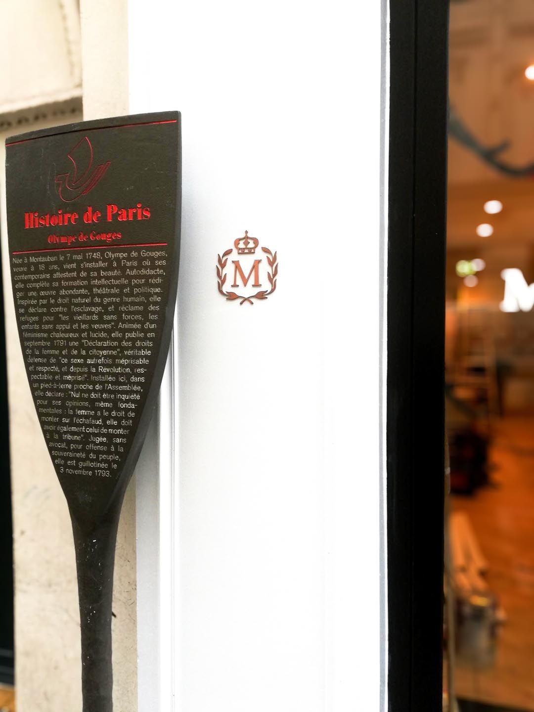 Molinard lettre découpée