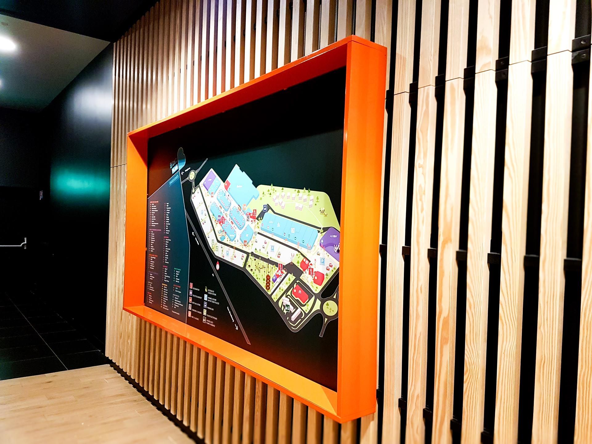 Panneau directionnel cadre centre commercial B'est