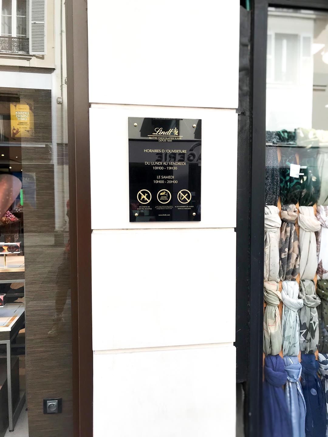 Plaque horaires ouverture Lindt