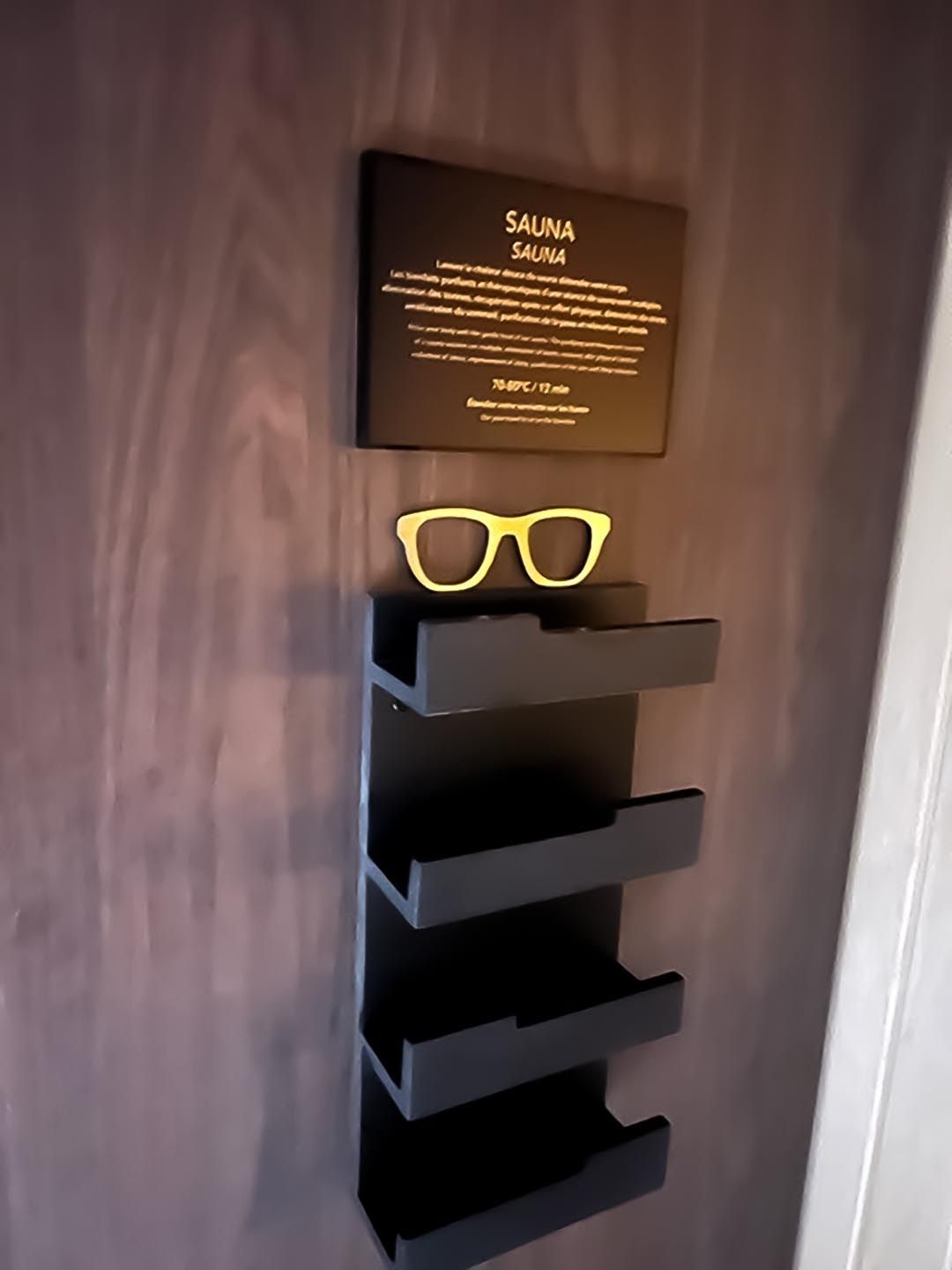 Plaque signalétique or brossée dibond imprimé hôtel Le Chapitre