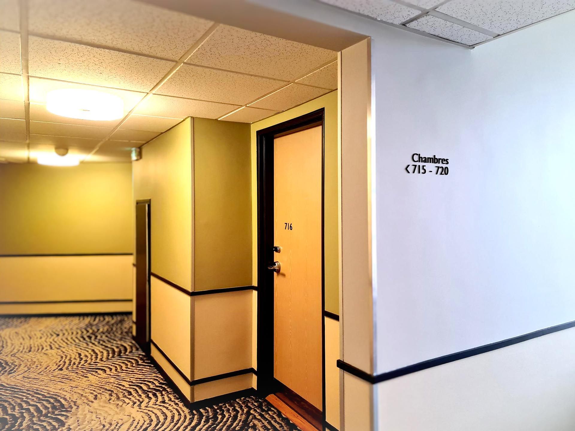 Signalétique pmma découpe Hôtel Ibis