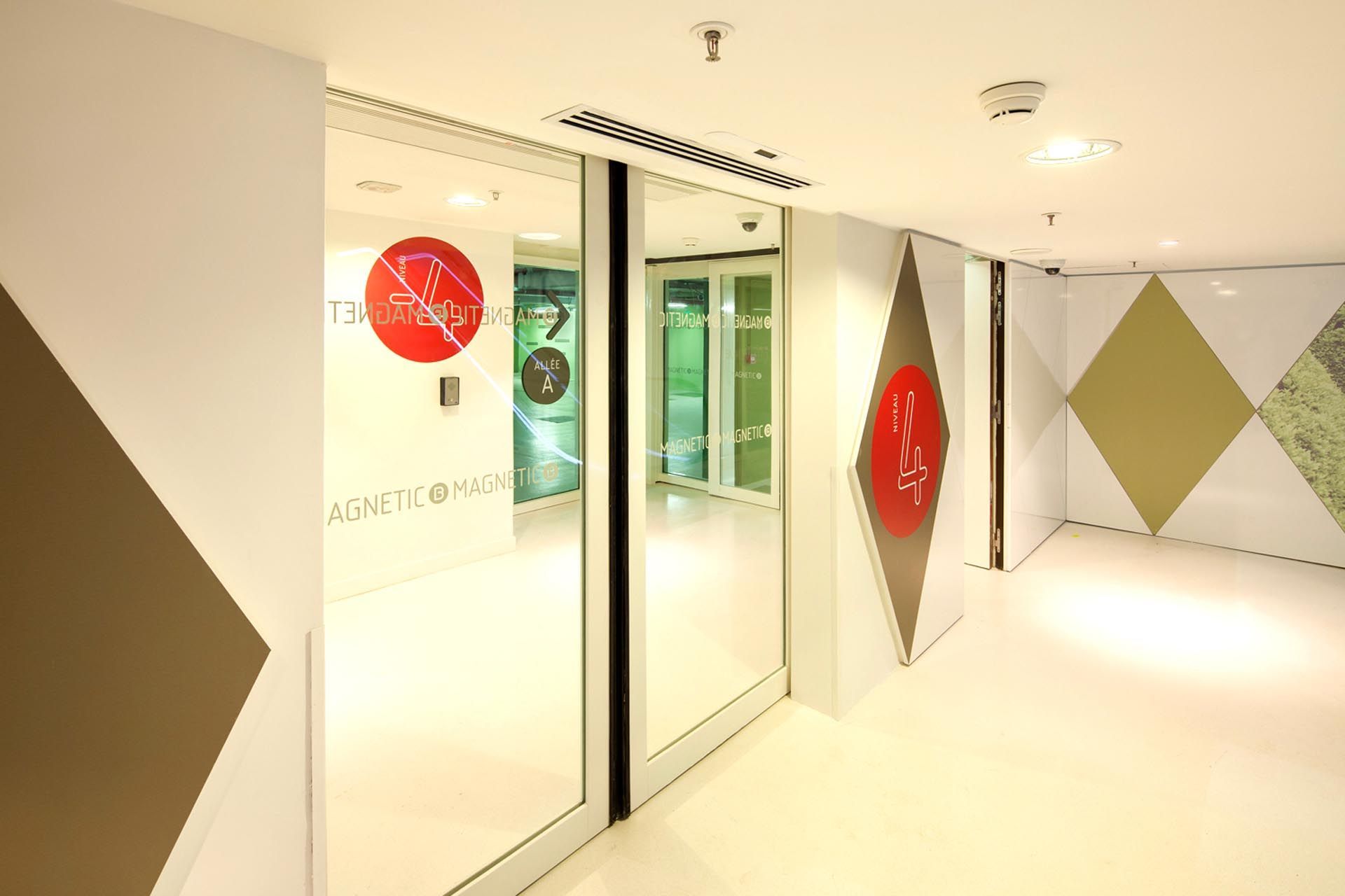 Signalétique vitrophanie Beaugrenelle