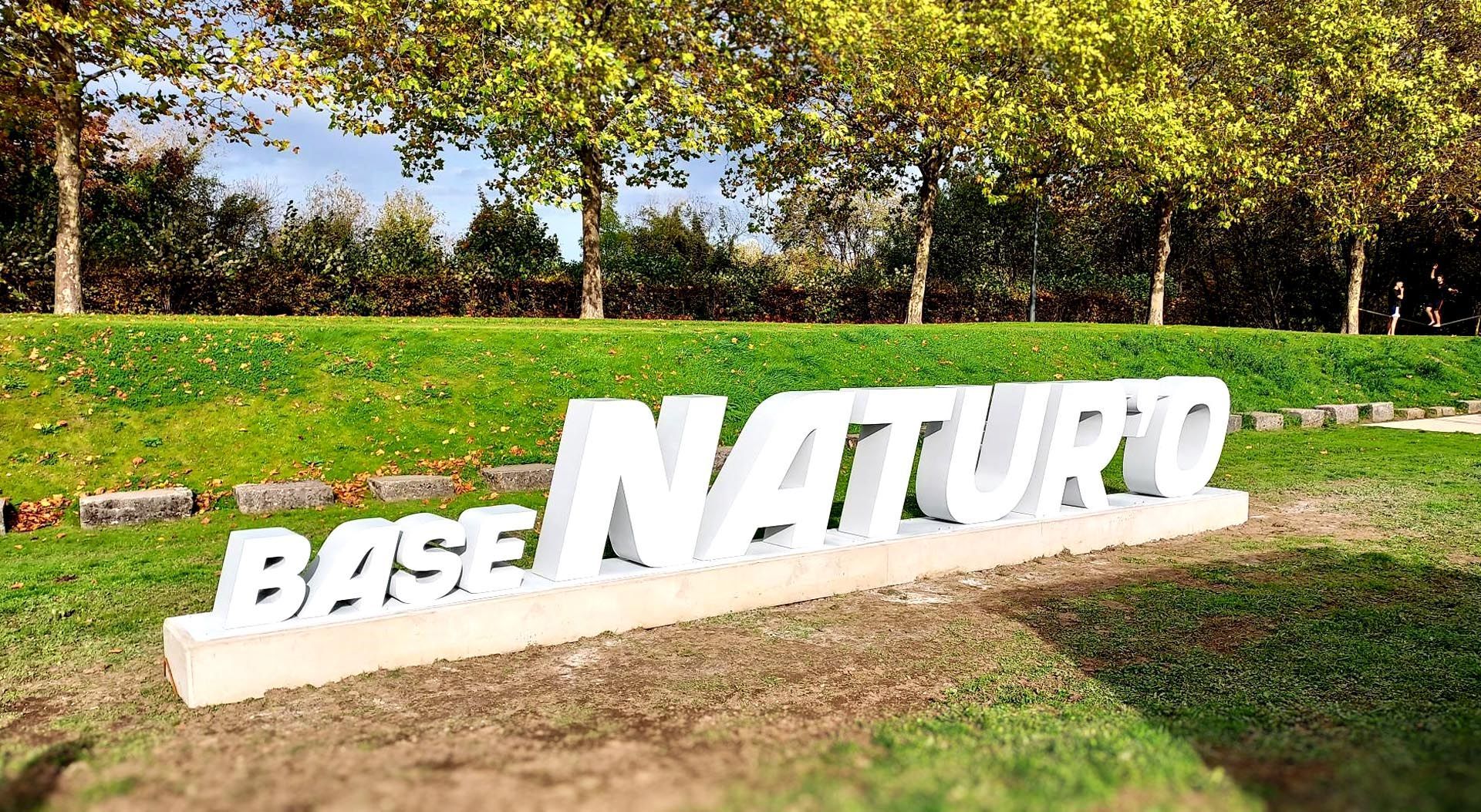 Stèle base bois extérieur