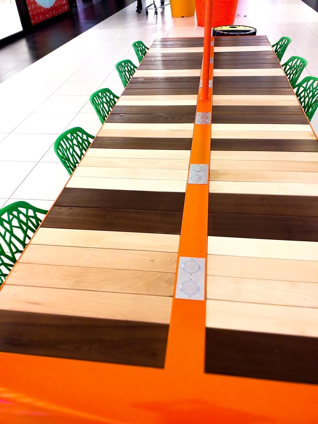 Table centre commercial B'est détail matériaux