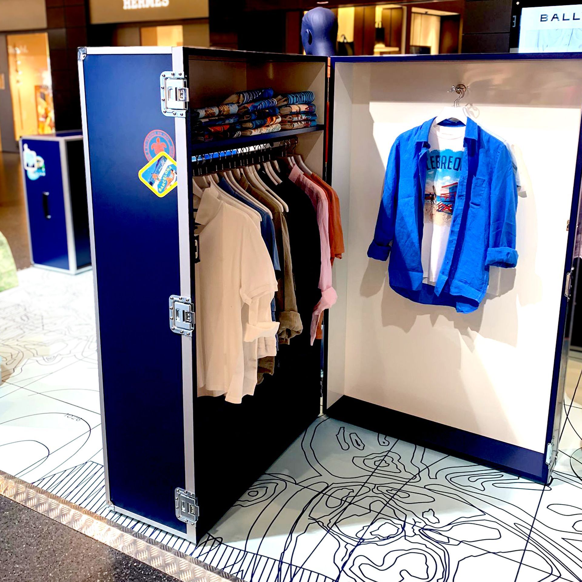 Caisse présentoir boutique Vilebrequin