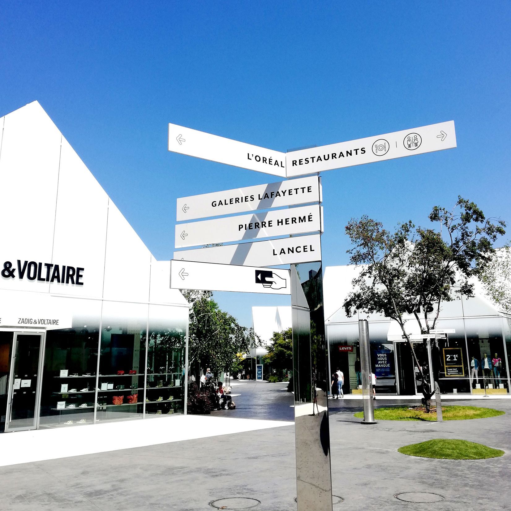 Shopping center The Village