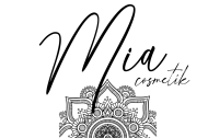 Logotipo de "Mia cosmetik" que presenta un elegante texto en letra cursiva negra con trazos fluidos