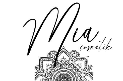 Logotipo de "Mia cosmetik" que presenta un elegante texto en letra cursiva negra con trazos fluidos