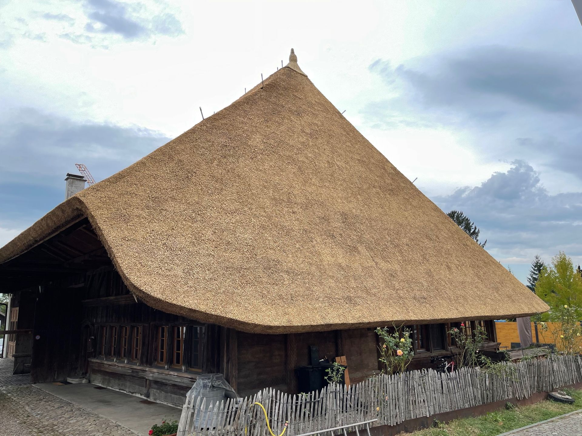 Strohdach Schilfdach - Ber4Roof GmbH in Lausen