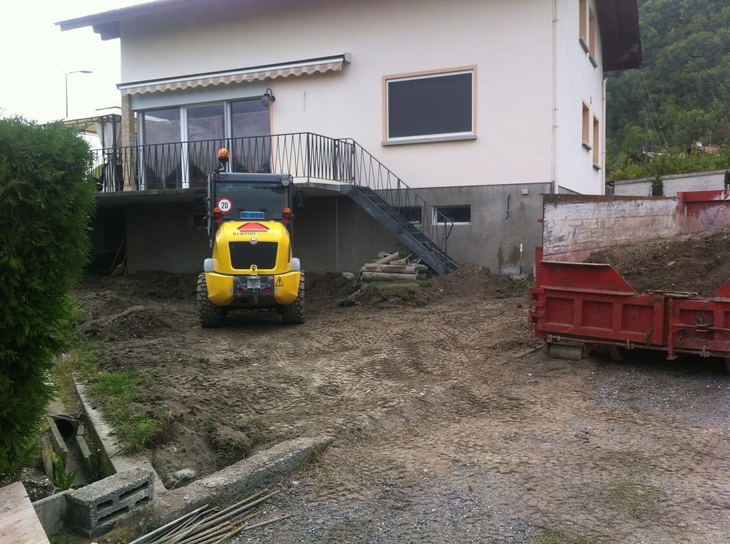 Création de places de parc en goudron: 1 Excavation
