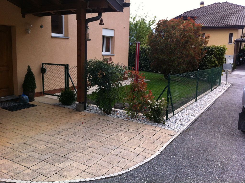 Pose de treillis avec portail - Cédric Devènes - Riddes