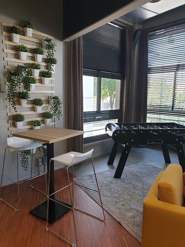 Salle de détente avec babyfoot