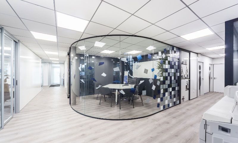 Cloison bombée translucide