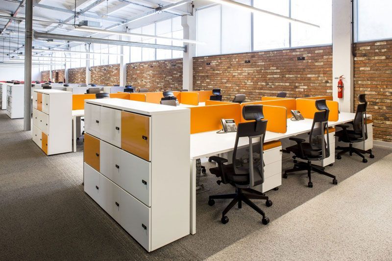 Open space avec délimitation par meuble de rangement