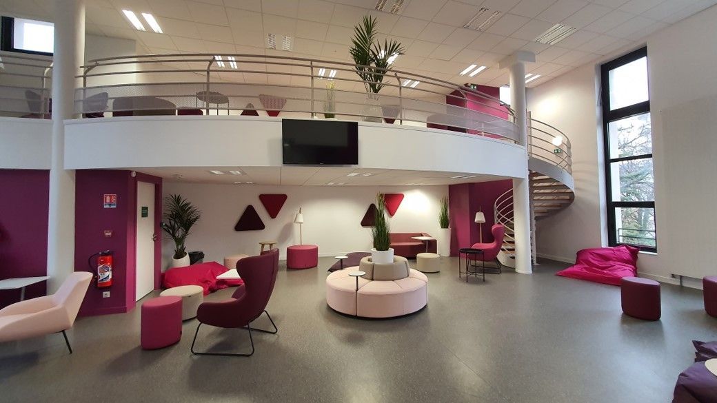 Espace de révision blanche et rose