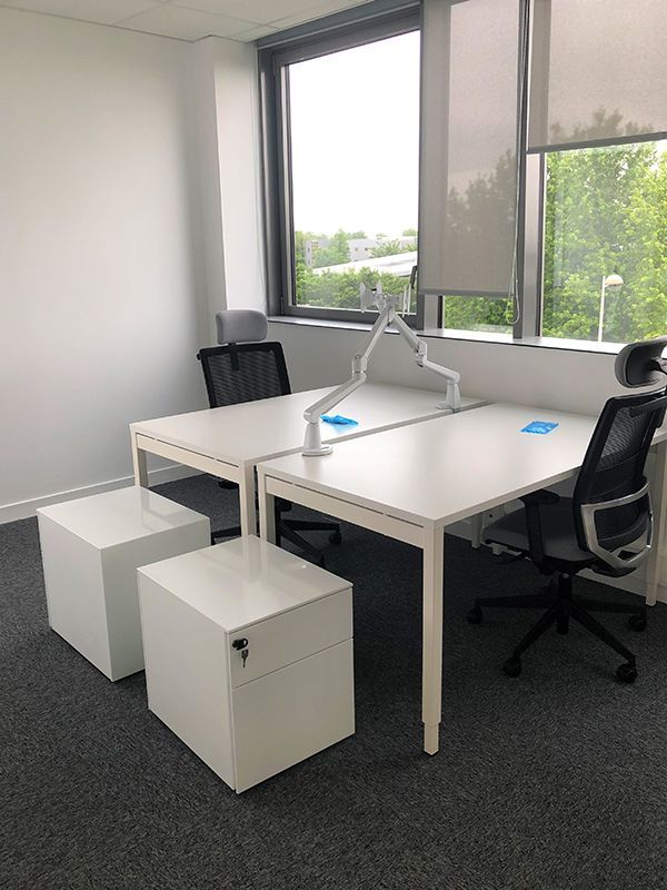 Duo de bench blanc en vis-à-vis