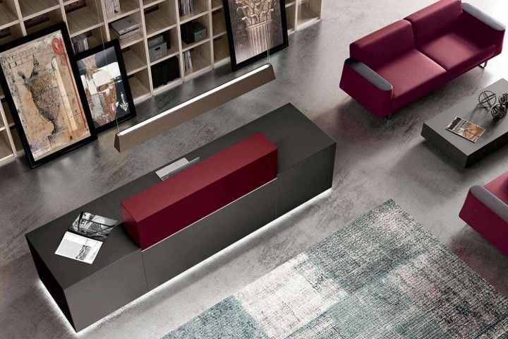 Hall d'accueil avec un comptoir et des canapés Z1 Avana Quadrifoglio