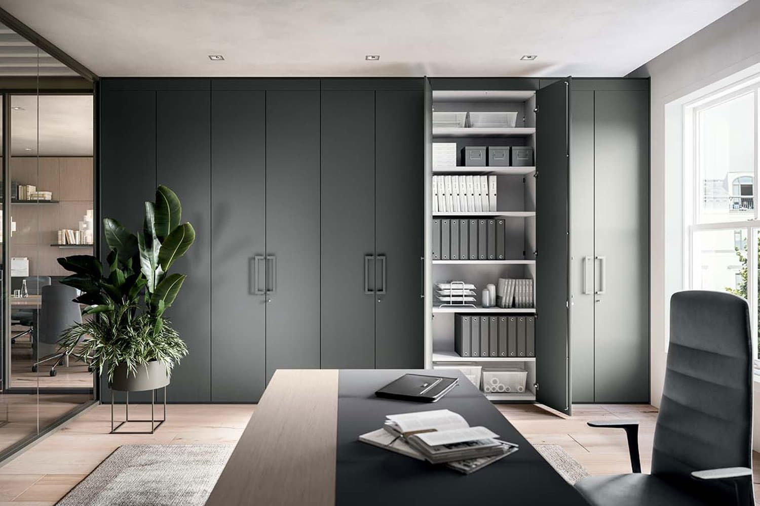 Bureau aménagé avec des grands placards Quadrifoglio