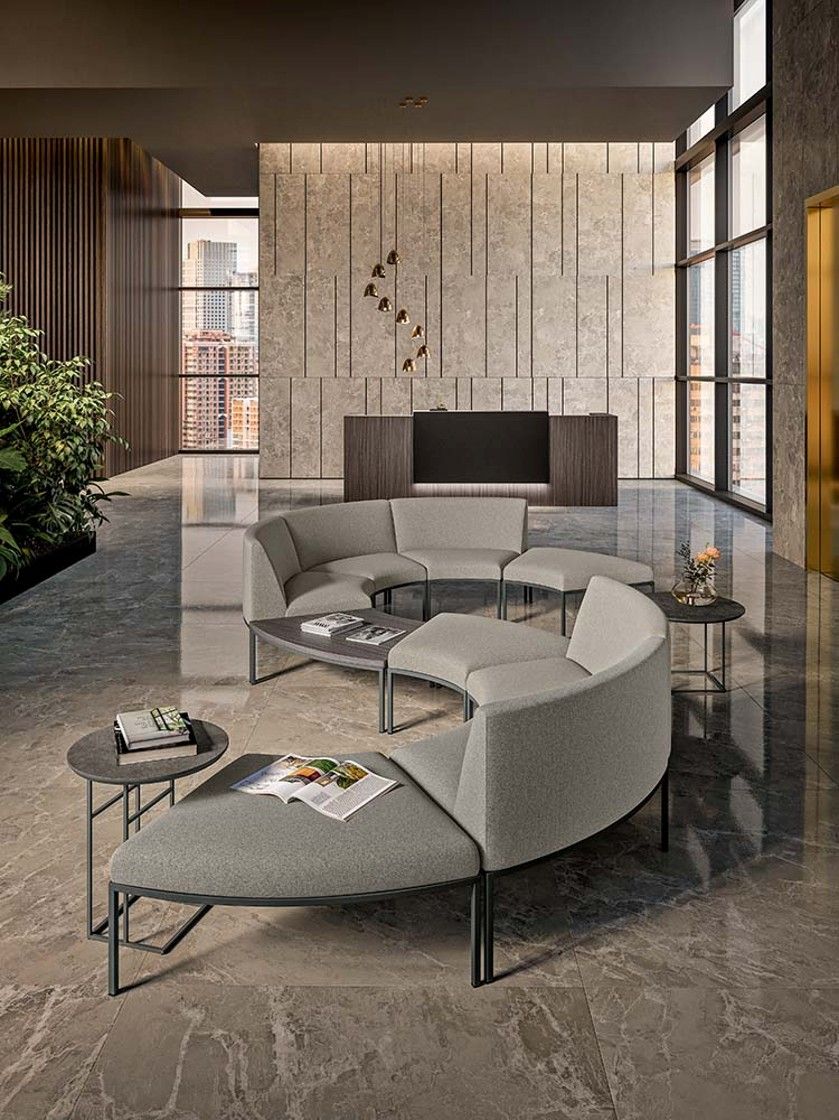 Salle d'attente avec sofa en demi-cercle Astro Twist Quadrifoglio