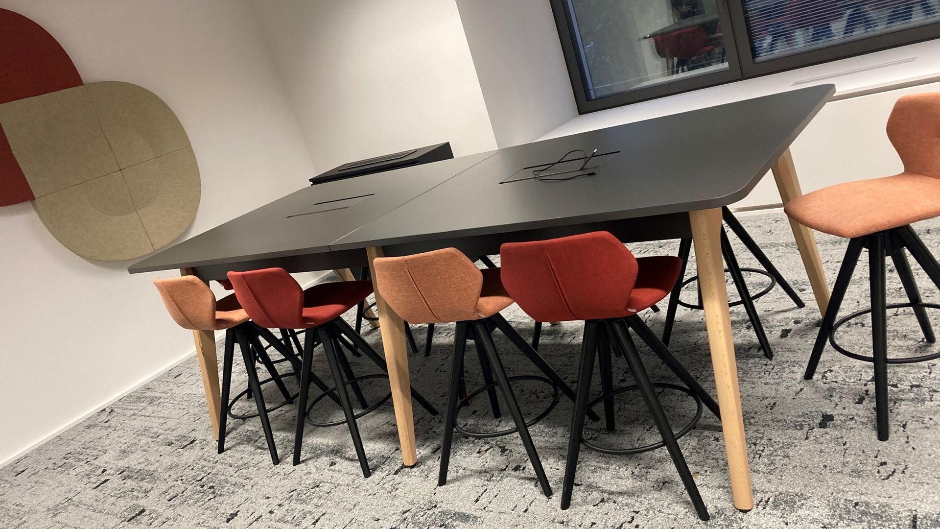 Salle de réunion avec moquette