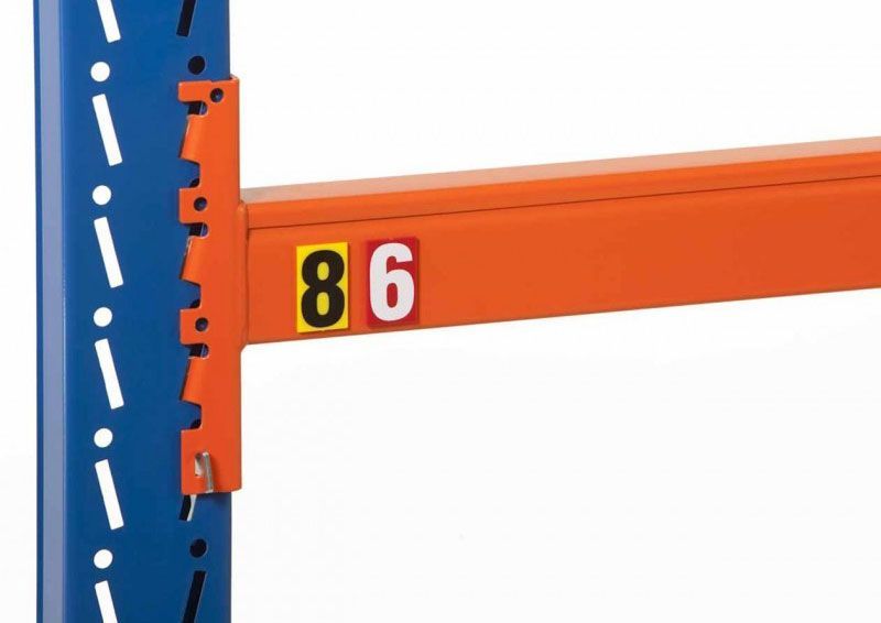 Gros plan sur marquage de rayonnage