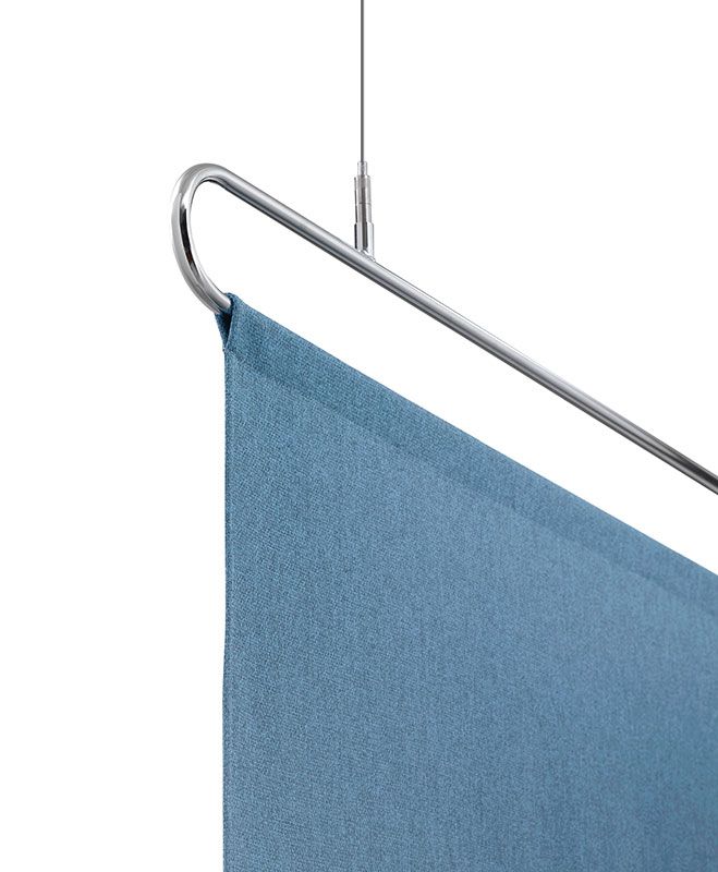 Gros plan sur haut d'un store intérieur en tissu