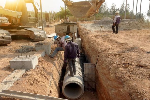 Leitung wird unter der Erde verlegt1