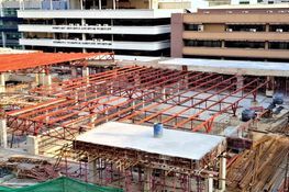 Baukonstruktion eines noch nicht fertiggestellten Gebäudes