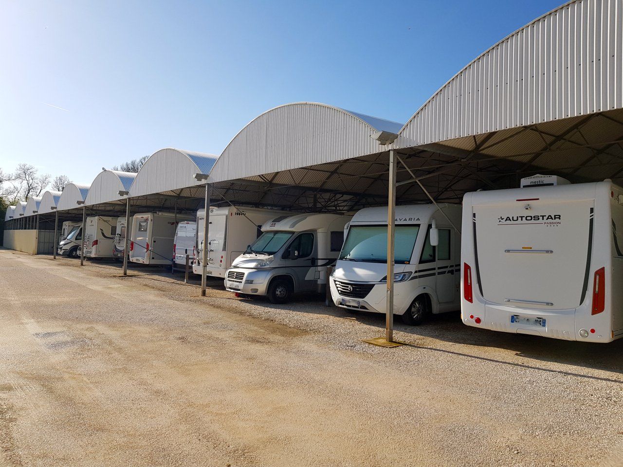 Places sur parking couvert