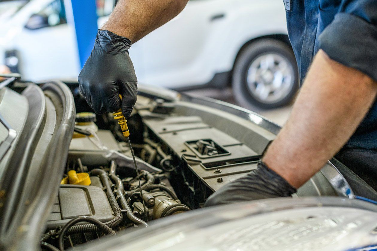 Vérification du niveau d'huile moteur